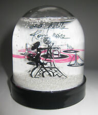 Guerlain Schneekugel La Petite Robe Noire