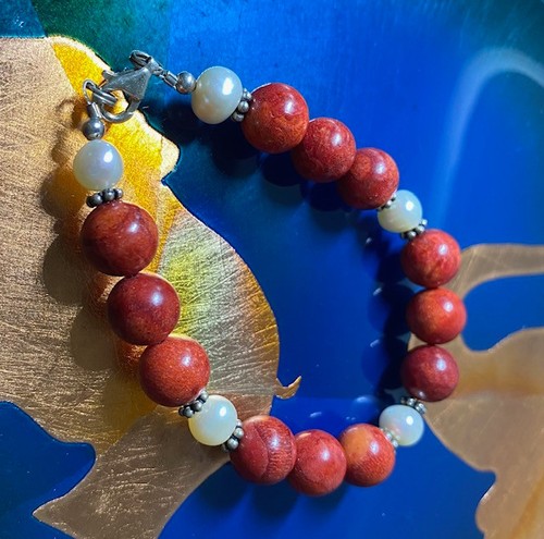 Korallenarmband mit