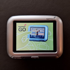 TomTom GO 700 Navigationsgerät + Zubehör Paket -wird als defekt verkauft-