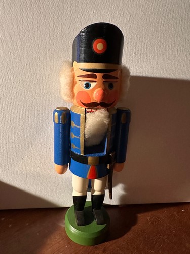 Blauer nußknacker aus dem - nußknacker,