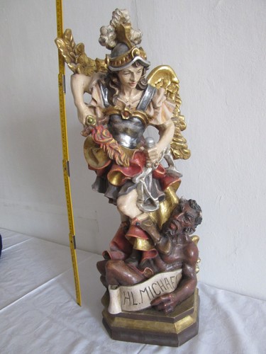 Heiliger michael holz figur - heiliger,