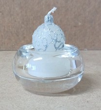 Dekorativer massiver Teelichthalter mit Deko-Teelicht   6 x 7 cm