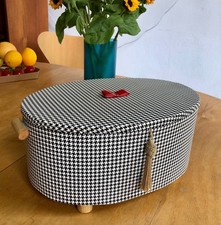 Nähkästchen 'Pepita Love', oval mit Klappdeckel, original 50'er, guter Zustand