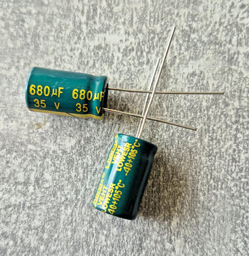 Stück elko 680uf - 10, 35v