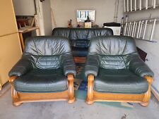 Gemütliche Grüne Couch und Sessel mit Holzelementen - Vintage Charme!