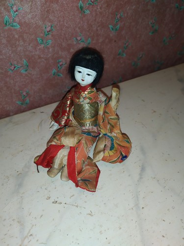 Alte puppe sitzend japan - ,