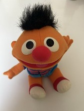 ERNIE Plüschtier Plüschfigur Kuscheltier Stofftier Sesamstraße Englische Sprache