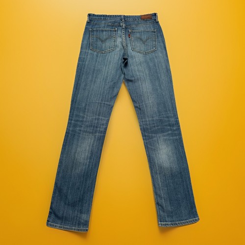 Levi demi curve - demi,