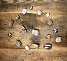 RÄDER Kette aus Kiesel, Glassteinen, Metallkugeln, mit Glocke am Ende, L=125 cm