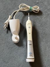 oral b triumph professional care Type 3762 mit Ladestation 4729 Made in Germany