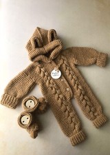 Handgefertigter Baby-Strampler (1-3 Monate, Gestrickte Strampler und Schuhe)