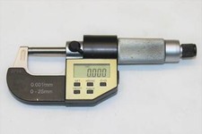 Digitale Bügelmessschraube Mikrometer - PRIMAT - 0-25 mm - 0,001 mm - IP54