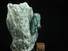 Großes Smaragd Cluster auf