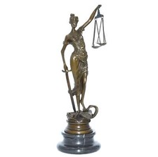 Justitia Skulptur aus echter