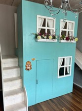 Spielhaus mit Rutsche, Maße 245 cm x 129 cm x 230 cm