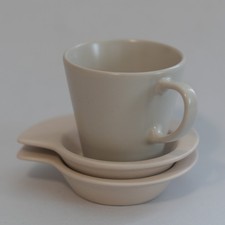 Kaffeetasse mit 2 Untertassen