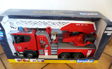 Bruder Spielzeug 03591 Feuerwehrauto mit Drehleiter SCANIA Feuerwehrleiterwagen