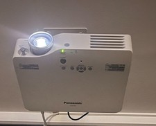 Panasonic PT-AX100E Beamer Projektor