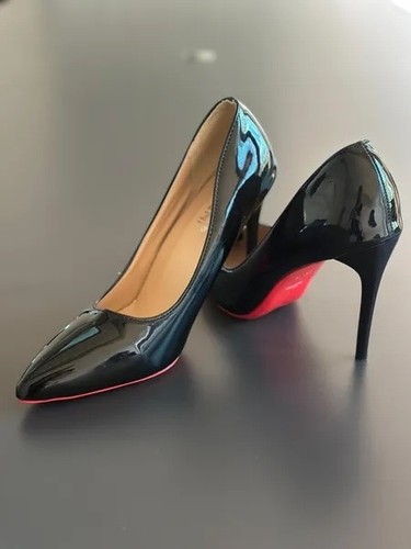 Schwarze high heels mit - mit, roter