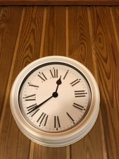 Wanduhr elfenbein römisches Ziffernblatt