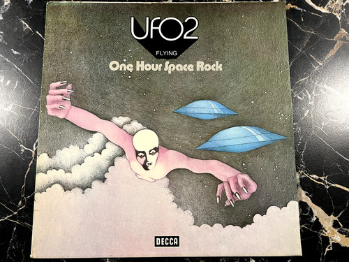 Ufo flying one hour - flying,
