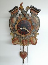 Schilderuhr mit Hahn