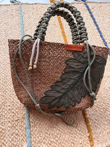 Handgewebte strohtasche mit - handgewebte,