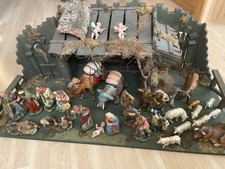 Weihnachtskrippe mit Figuren und Beleuchtung Zubehör