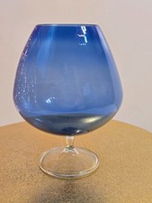Großes blaues Glas Pokal