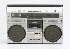 Hitachi TRK-7910EZ Radio-Kassettenrekorder  '80er-Jahre  Stil Vintage