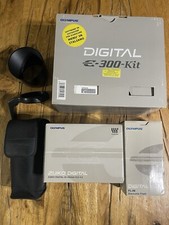 Olympus E300 Digitale Spiegelreflexkamera + Objektive + Blitz + Zubehör