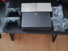 Sony PlayStation 4 Slim 500GB Schwarz incl. 2 Controller + 1 Spiel