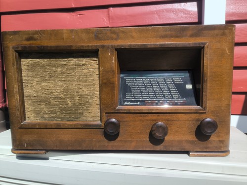 Antikes radio mit - radio, ukw