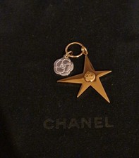 Chanel Charm Anhänger Kamelie