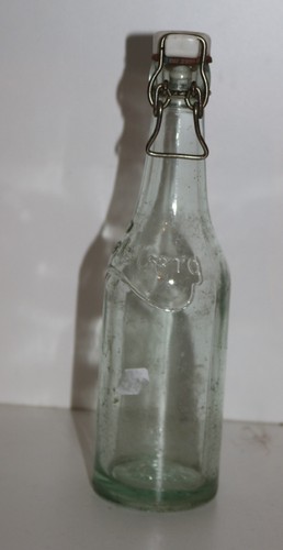 Alte bierflasche mit - alte,