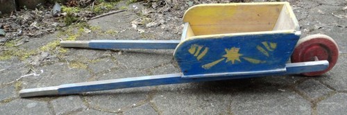 Alte spielzeug schubkarre - spielzeug,
