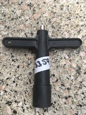 Lampenschlüssel Universal für Warnleuchte Baustellenleuchte mit Dorn  (3359)