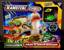 SPIELZEUG-PARKHAUS mit