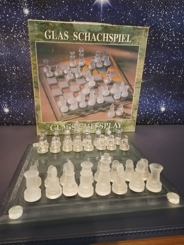Schachspiel aus glas - schachspiel,