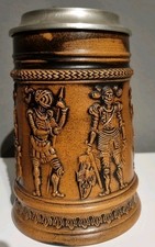 Schöner Bierkrug mit Zinndeckel, Ritter