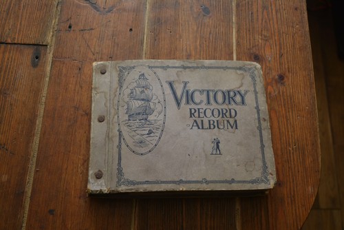 Gramophone folder with - 7',