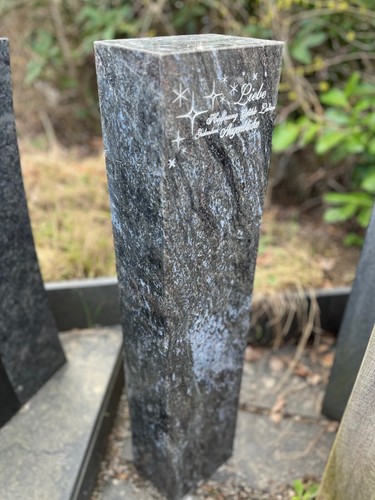 Hoch grabstein - 85,