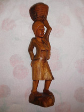 Holzfigur Frau mit Korb auf dem Kopf - Höhe 36 cm - Figur