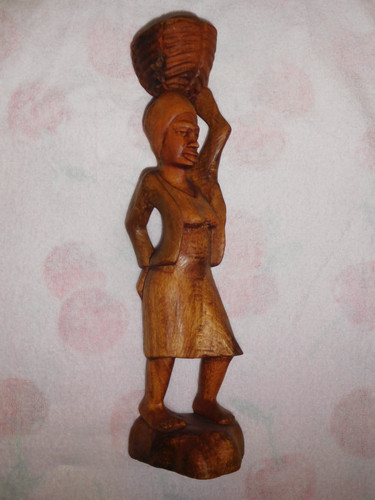 Holzfigur frau mit - mit, auf