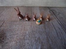 5 kleine Holz Hasen Hasengruppe mit Eierkorb Miniatur Erzgebirge