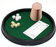 Würfelbecher im Set mit