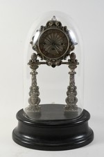 Q40X22- Tischuhr Pendelule unter Glassturz 19.Jh