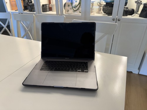 Macbook pro 3ghz 8 core - 16,