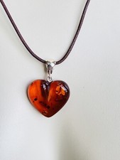 Edelsteinanhänger, Bernstein