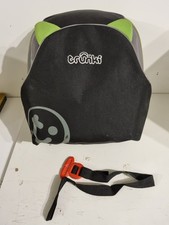 Trunki BoostaPak Reiserucksack & Sitzerhöhung Schwarz & Grün Kinderautositz